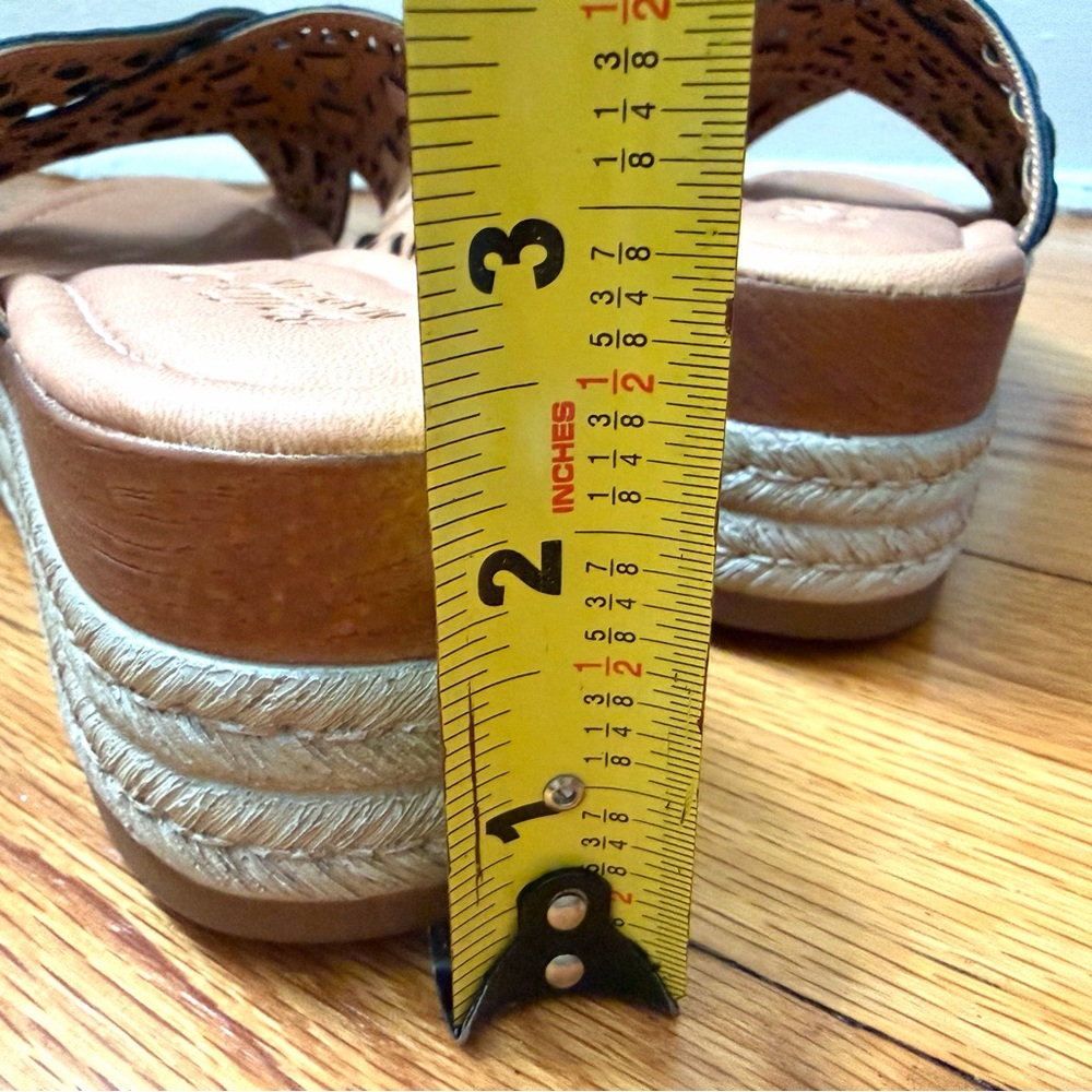 Bella Vita Exa-Italy Platform Wedge Black Leather Crisscross Sandal 8.5 - Picture 12 of 14